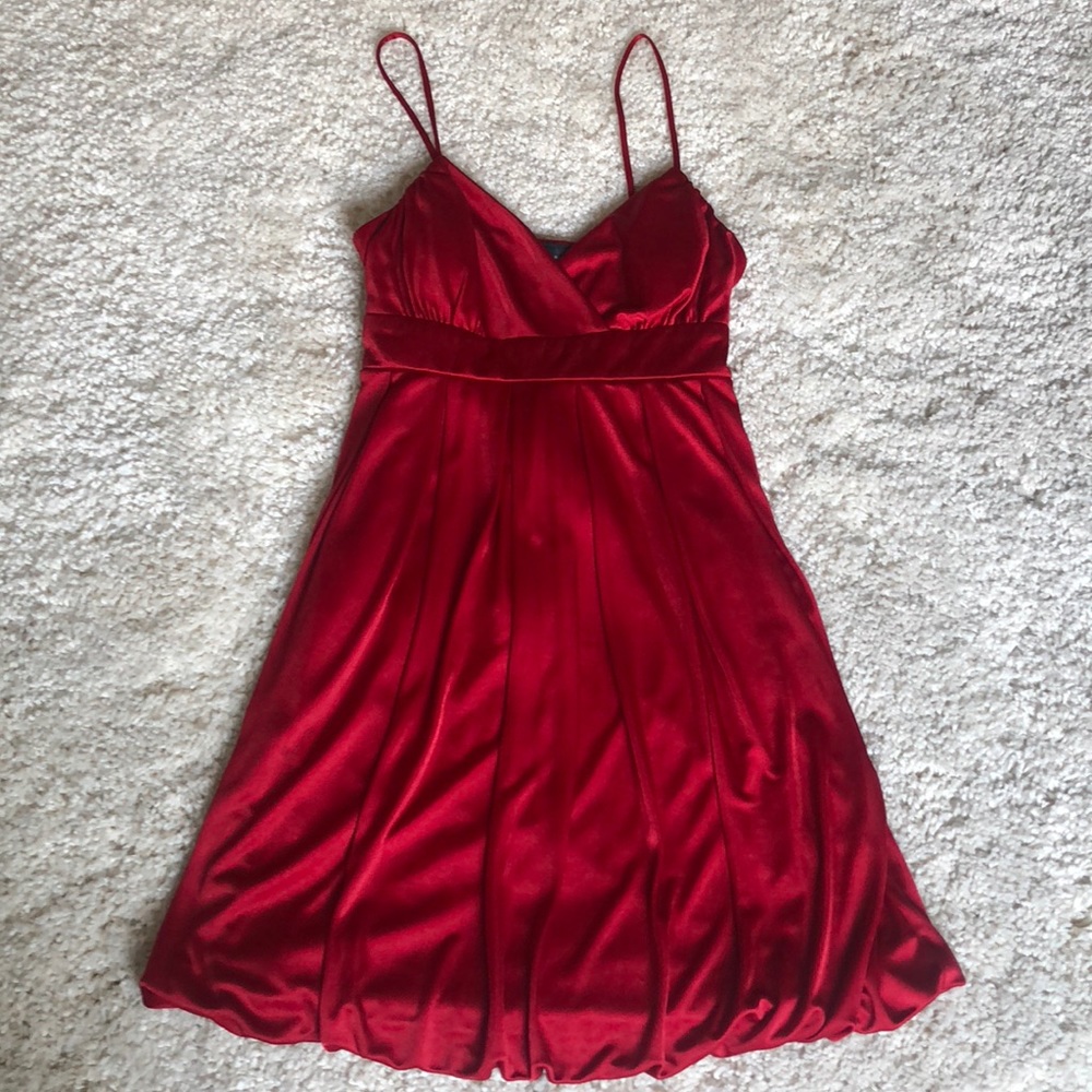 Red dress 🔥💃🏼 - Picture 2 of 7